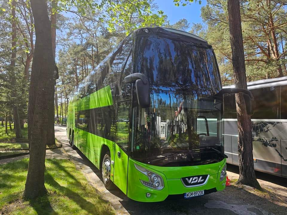 Autokar Buzzbus nocą